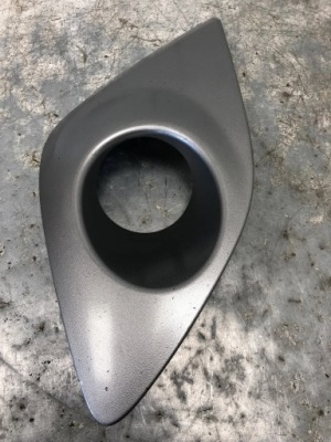 Решітка бампера протитуманної фари правий перед renault scenic iii 261520001r фото №1