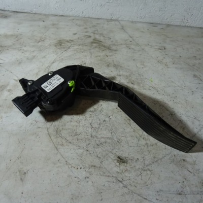 Opel insignia a 2.0t потенціометр педаль газу 13237352 фото №1