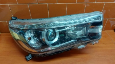 Фара лампа правая правый перед toyota hilux viii 15-20 фото №1