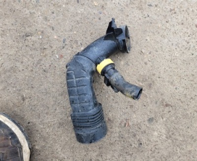 Впуск фільтра повітря psa 1160116s01 psa 1.5 blu c3 aircross фото №1