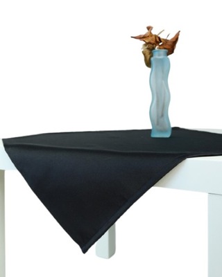 Czarna serweta nakładka stołowa obrus plamoodporny podszyty 75X75
