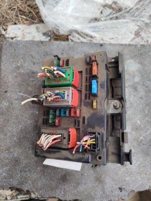 Коробка запобіжників bsm peugeot citroen 9650663980 фото №1