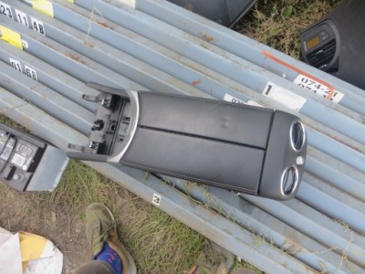 Подлокотник туннель mercedes c w205 ! фото №1