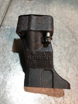 Mercedes w221 3.0 v6 кронштейн a642096034 фото №1