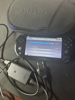 Konsola Sony PS Vita Slim 16GB Ładowarka Etui