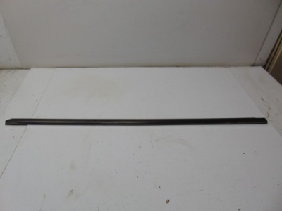 Молдинг уплотнитель стекло левый перед alfa romeo mito фото №1