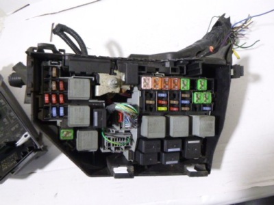 Корпус коробка запобіжників opel astra j iv фото №1