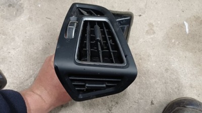 Ford kuga mk2 решітка обдув f1cb-r018b09-abw фото №1