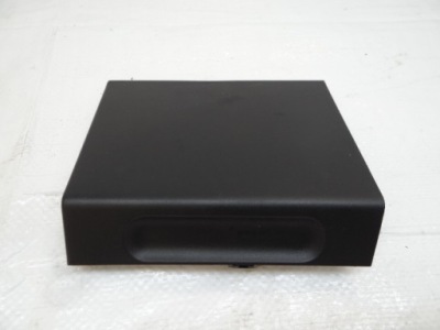 Citroen c3 iii заглушка защита бардачка консоли pasażaera 9814843377 фото №1