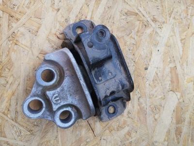 Jeep compass ii кронштейн подушка коробки 519385500 фото №1