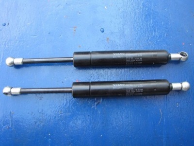 Volvo v70 xc70 оригінальний привід, амортизатор кришки фото №1