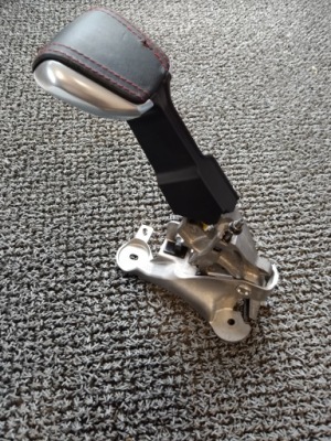 Важіль гальма ручного peugeot 2008 1.2 gt line фото №1