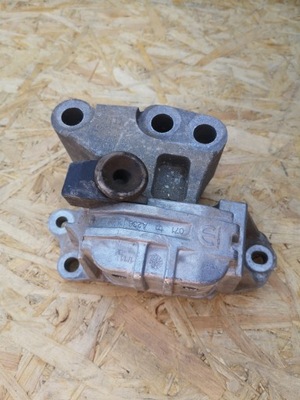 Jeep compass ii кронштейн подушка двигуна 520709670 фото №1