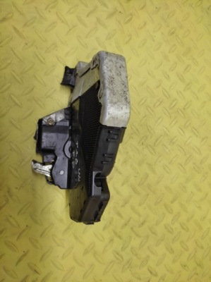 Toyota avensis t25 замок двері правий перед фото №1