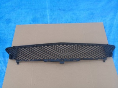 B klasa w246 решётка средняя бампер перед фото №1