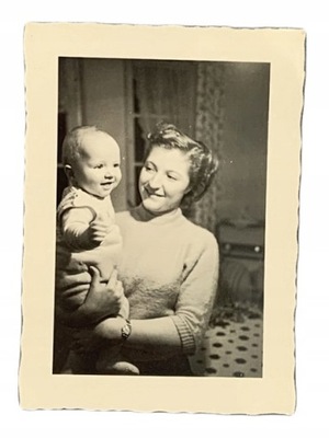Stare zdjęcie - kobieta z dzieckiem - lata 50.!