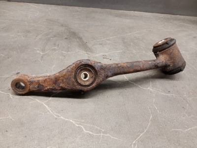 Важіль лівий перед mercedes w123 2,5b фото №1