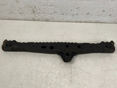 2011 toyota auris 150 рама допоміжна передня фото №1