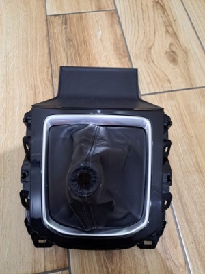 Рамка домкрата передач mazda оригінальний номер k123-64449 фото №1