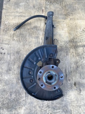 Audi q7 4l поворотний кулак права передня 7p6407246a фото №1