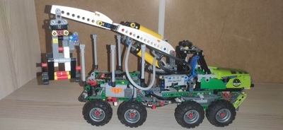 LEGO Technic Maszyna leśna 42080