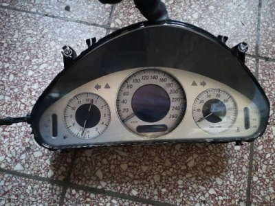 Счетчик приборы a2115404711 mercedes w211 фото №1