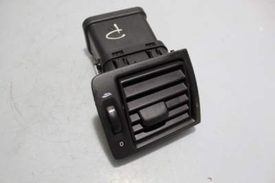 Решітка обдув права volvo v50 фото №1