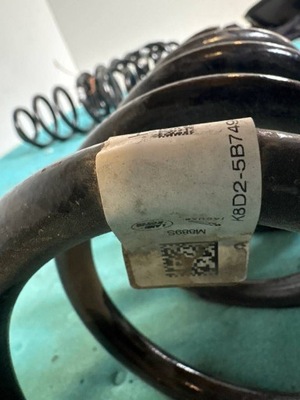 Land rover range rover velar пружина задняя k8d2-5b549-hb lr114454 фото №1