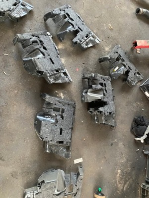 Vw passat b8 защита нижняя консоли 3g1863081h фото №1