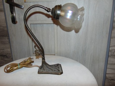 Przedwojenna mosiężna lampka,klosz opalizujący