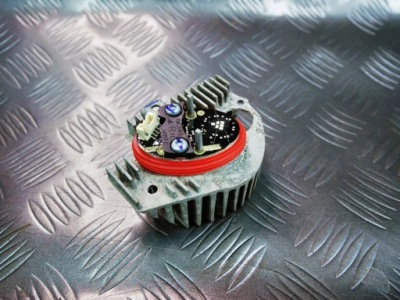 Модуль перетворювач лампи перед права jeż led drl tesla model y фото №1