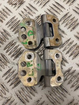 Петли дверь левая mercedes w124 купе комплект фото №1