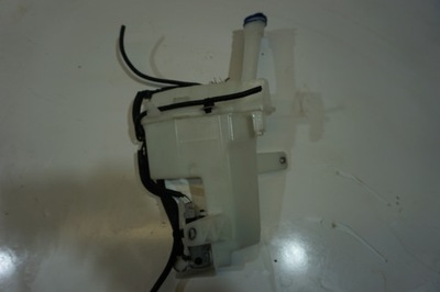 Toyota yaris cross бачок омивача фото №1