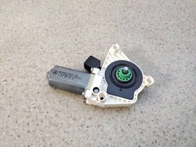 Моторчик подъёма стекло левый mercedes r172 w172 slk - a2078200542 фото №1