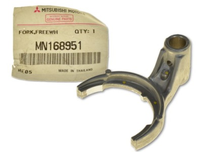 Вилка муфта передній міст mn168951 оригінальний номер фото №1