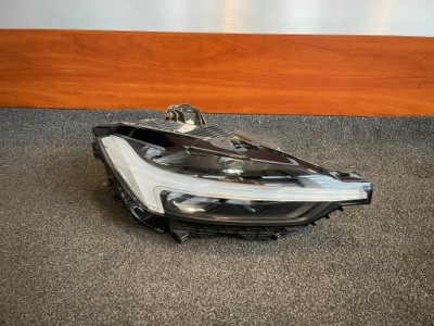 Volvo xc60 2 рестайлинг  фара правый  перед mid led 32337375 фото №1