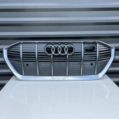 Audi e-tron решітка  радіатора / решітка радіатора 4ke853651b фото №1