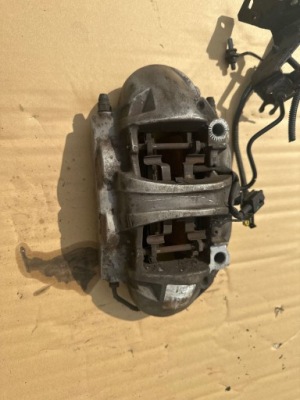 Alfa romeo stelvio 2020 суппорт тормозной передний фото №1