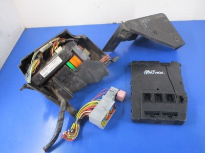 Renault scenic ii коробка модуль uch 8200525384 фото №1