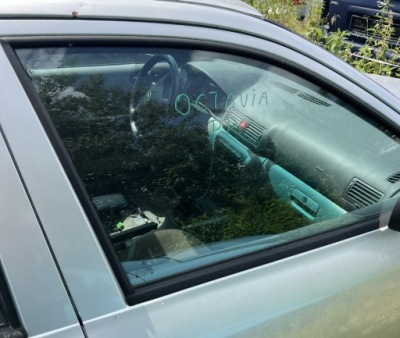 Skoda octavia 1 i 96-2010 стекло правая перед фото №1