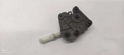 K820 AUDI A6 C5 8E9827833 MOTOR TAPAS DE ALIMENTACIÓN COMBUSTIBLES  