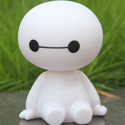 DISEÑO COCHE SLICZNA PORUSZAJACA GLOWA ROBOT BAYMAX DOLL DEKORAC~4831  