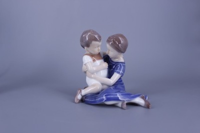 Figurka Bing&Grondahl Dziewczynka z Chłopcem