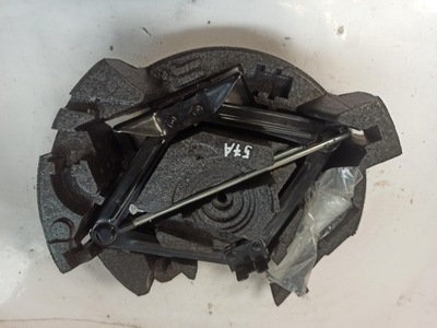 Volvo v40 ii пінополістирол вкладиш багажника домкрат 31381882 фото №1