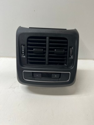 Audi e-tron gt решётка обдув задний  4j3864298 фото №1
