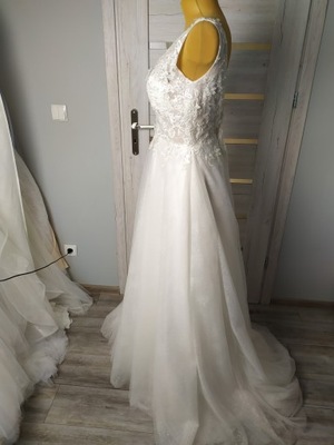 Nowa tiulowa suknia ślubna zdobiona dekolt V 40