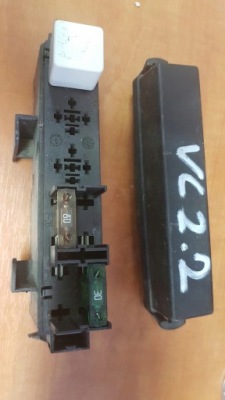 Кришка коробка запобіжників zafira b 13129783 фото №1