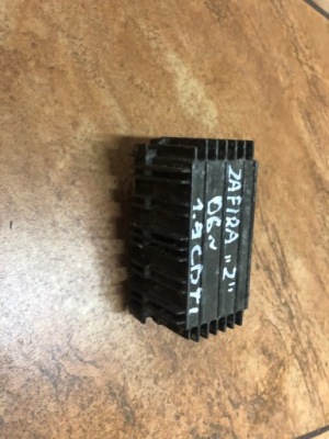 Zafira b 1.9cdti 06' реле свеча фото №1