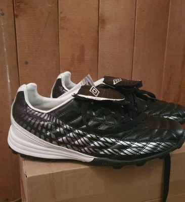 Buty korki UMBRO - rozm. 40