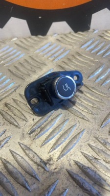 Панель кнопки крышки jeep оригинальный номер 68164105aa фото №1